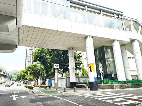 捷運劍南路1號出口